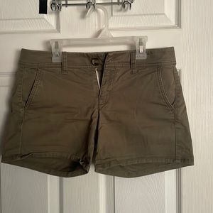 Forest green stretchy shorts